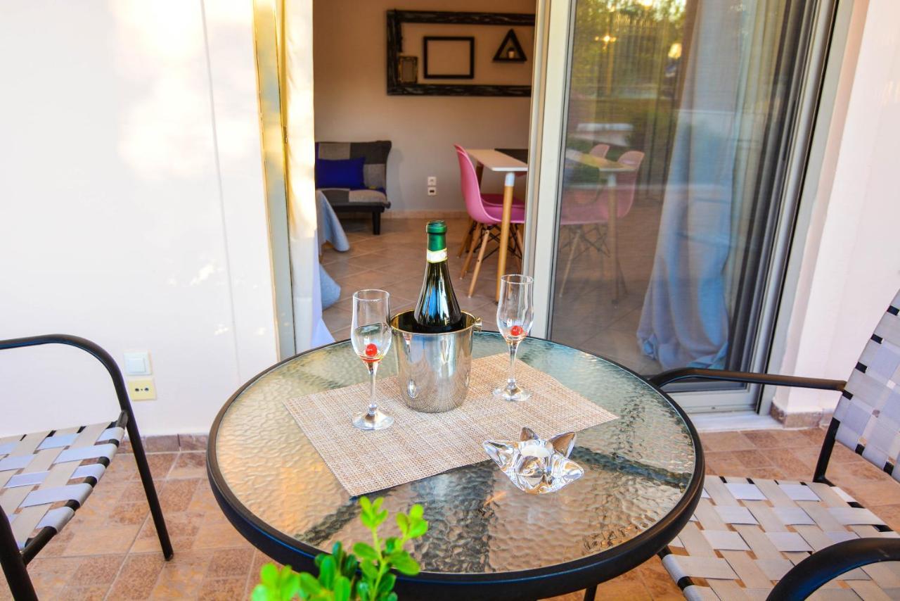 Theoni'S Apartments Xylokastro Luaran gambar