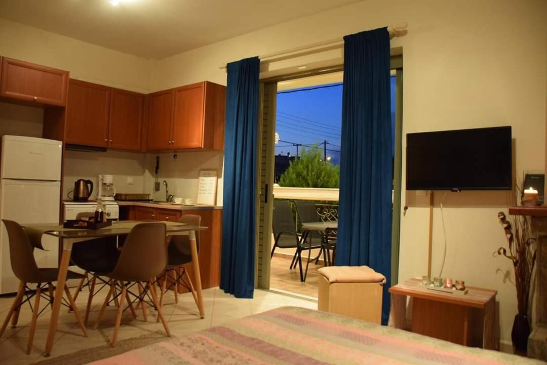 Theoni'S Apartments Xylokastro Luaran gambar