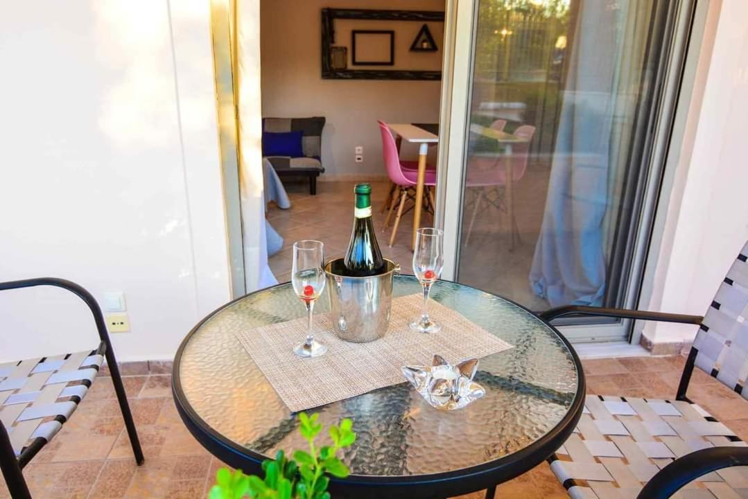 Theoni'S Apartments Xylokastro Luaran gambar